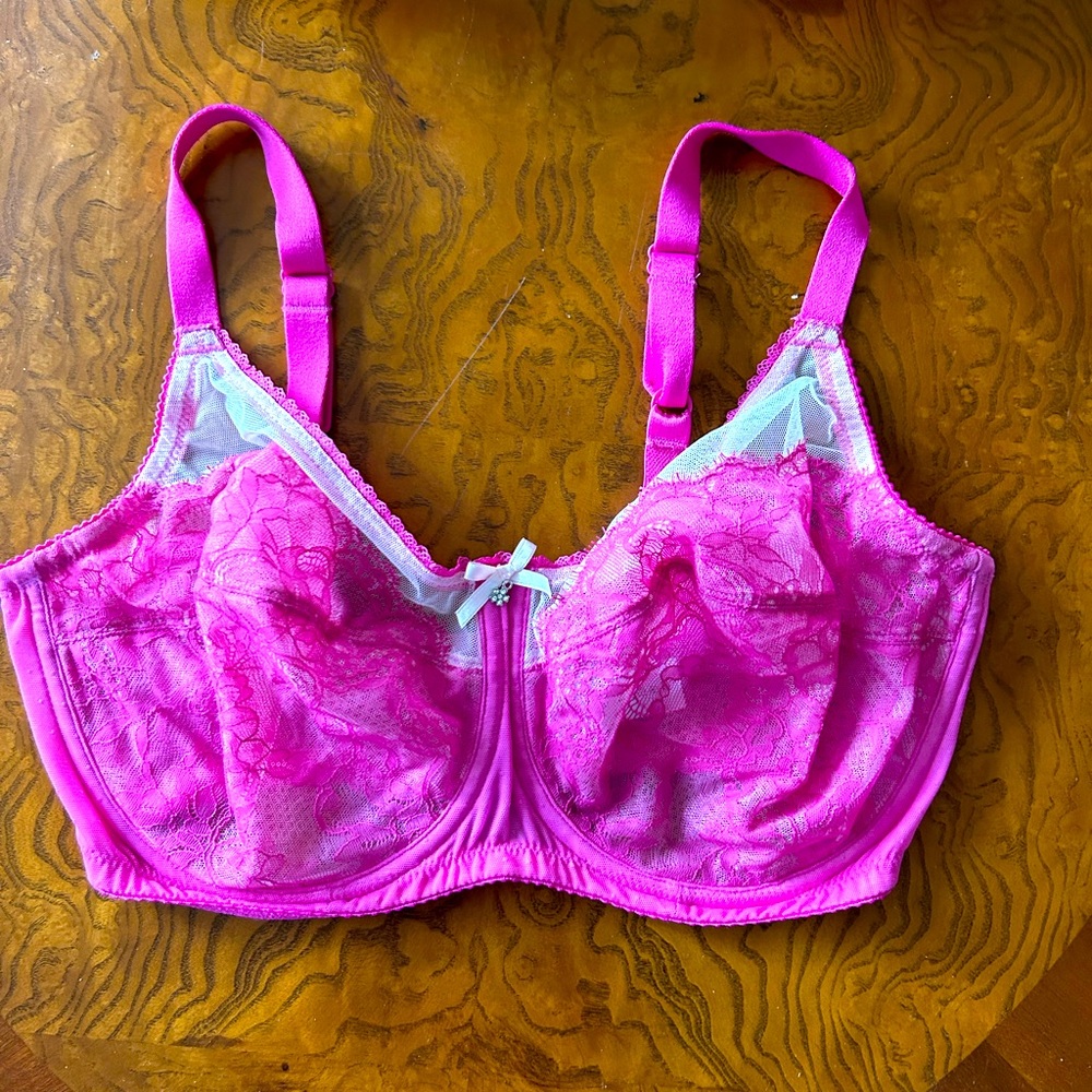 Wacoal never worn sexy, lacy bright pink bra - 34 DDD